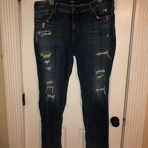 Distressed skinny jeans